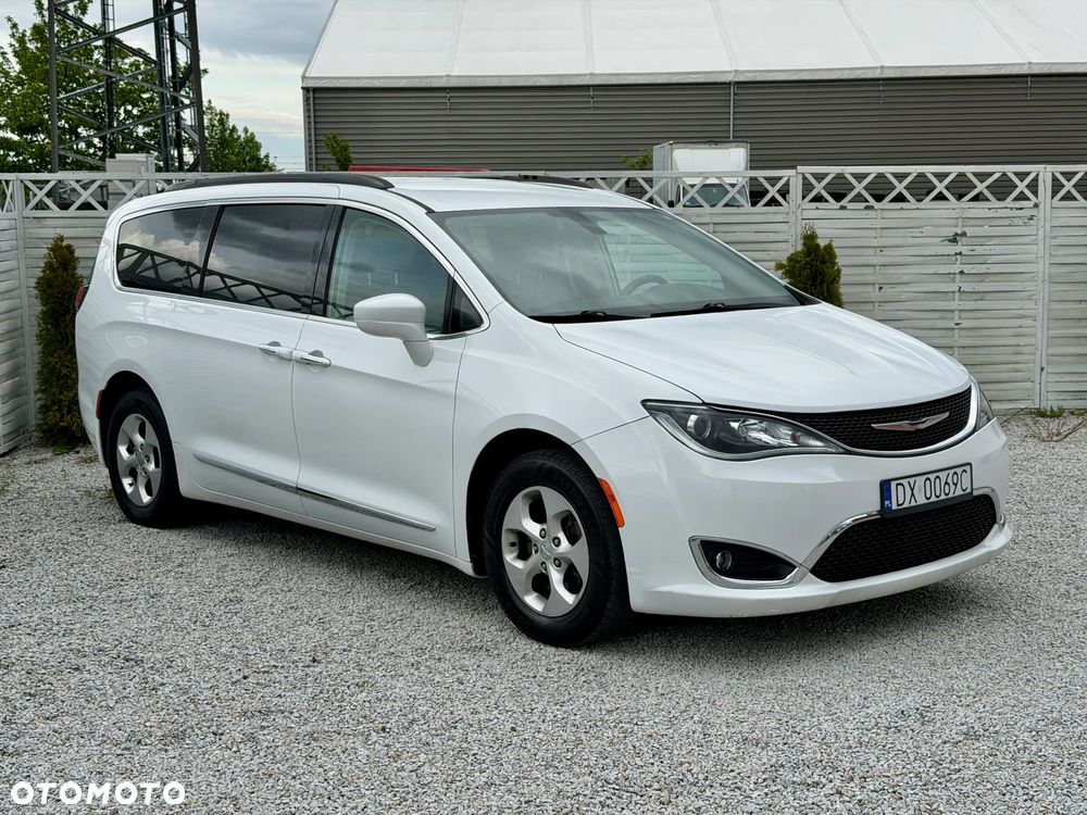 Chrysler Pacifica - 4