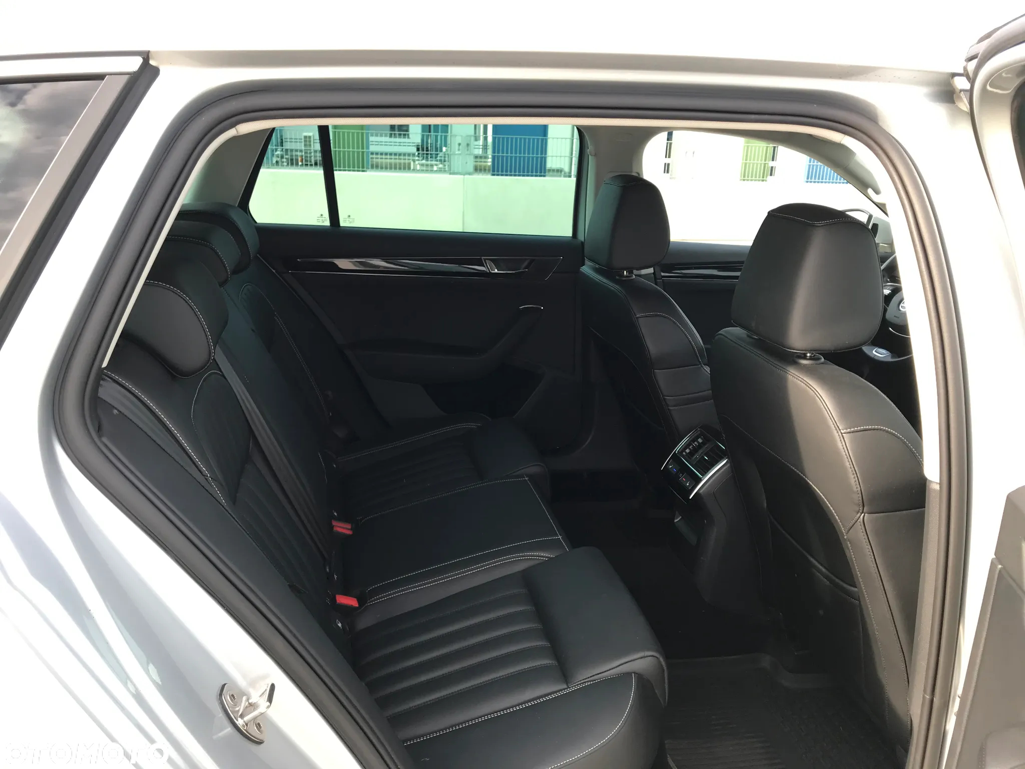 Skoda Superb 2.0 TDI SCR L&K DSG - 23