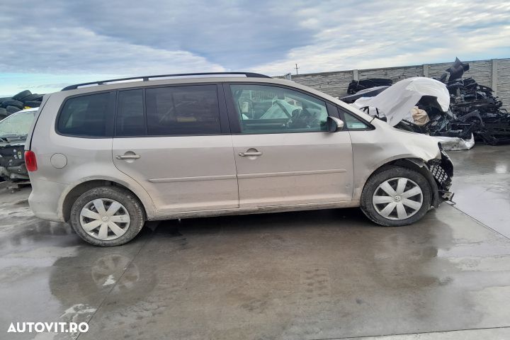 Dezmembrez Volkswagen VW Touran 1 [2th facelift] [2010 - 2015] Miniva - 1
