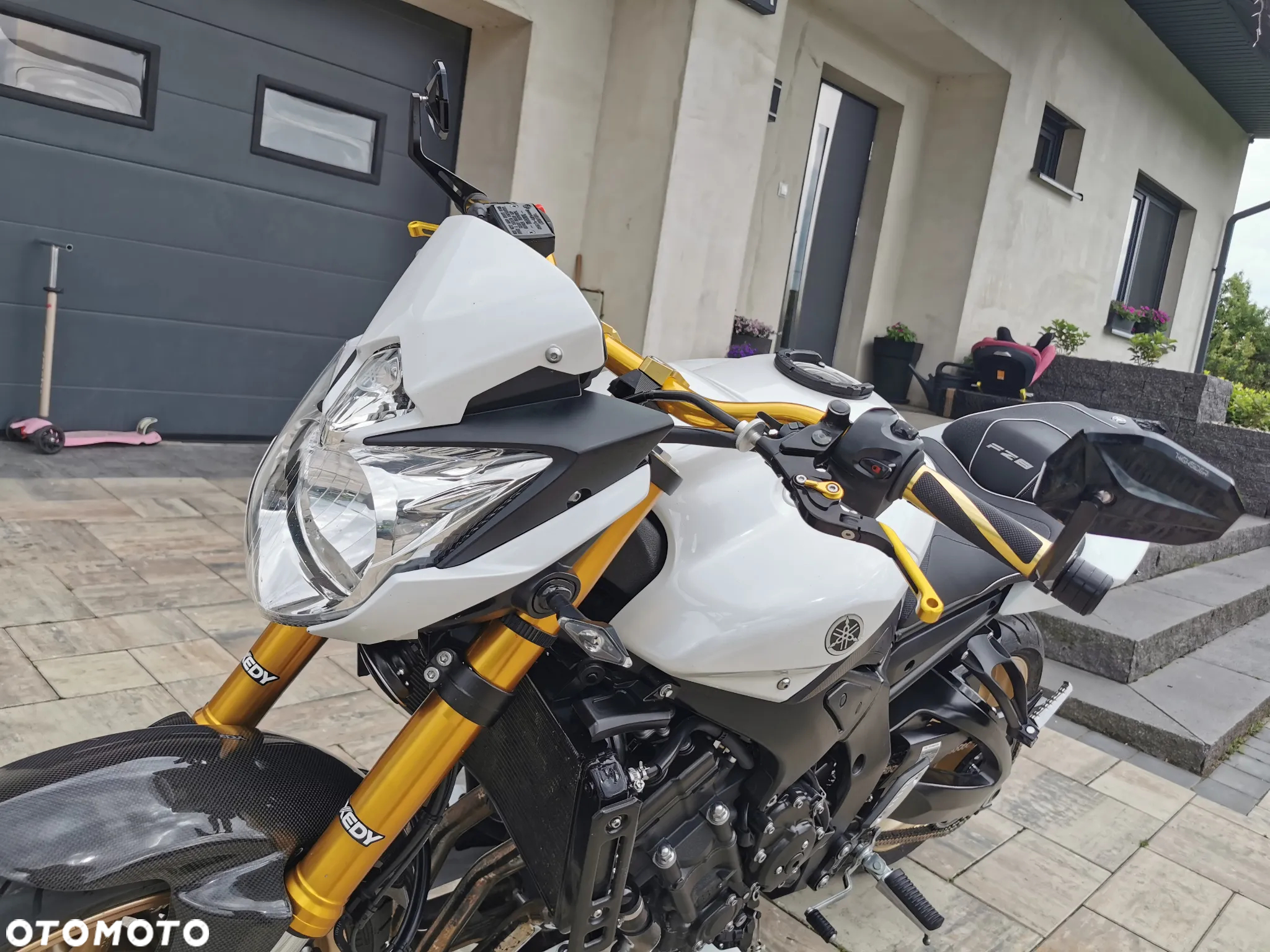 Yamaha FZ8 - 11