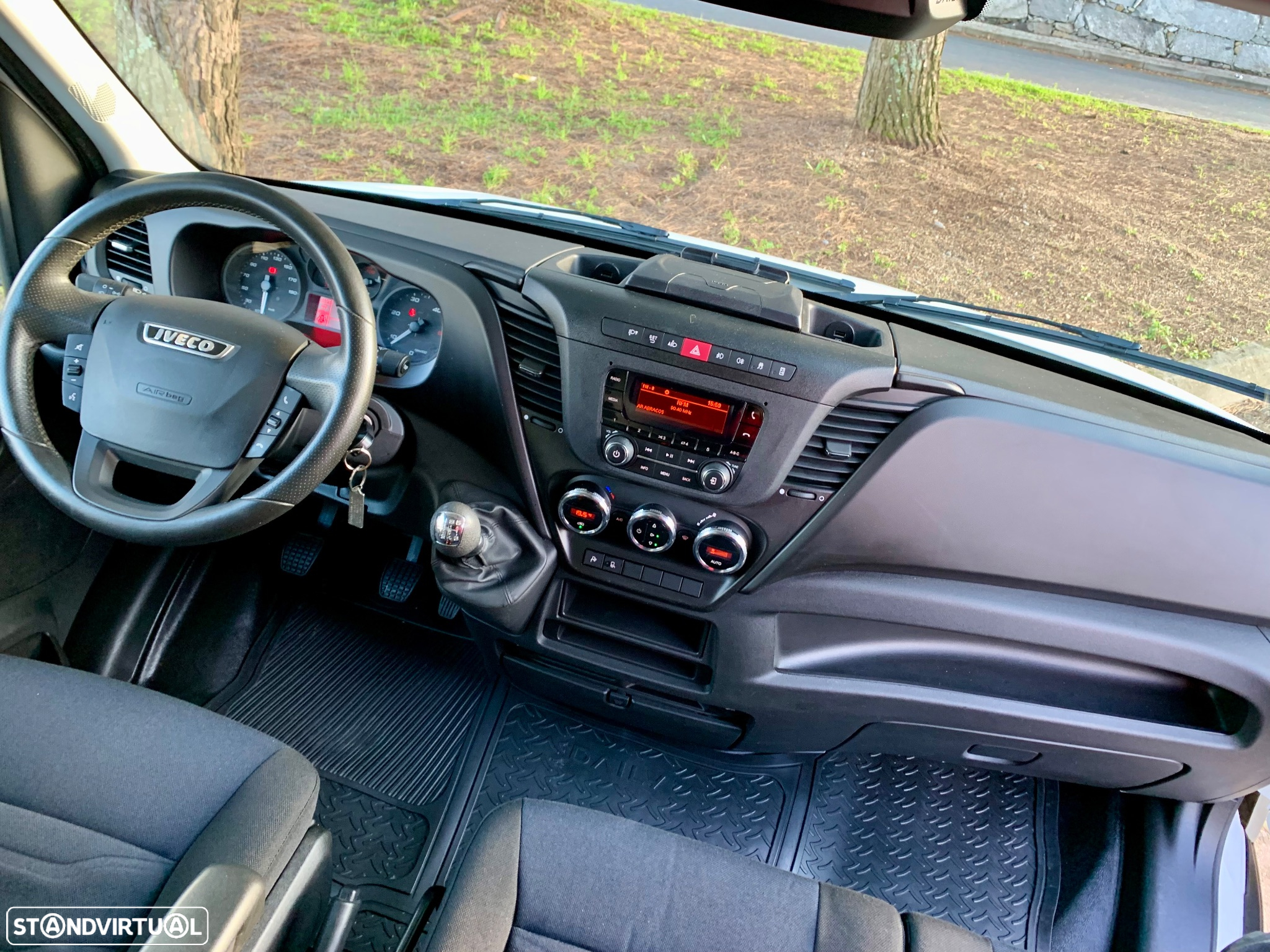 Iveco Daily  rodado duplo - 10