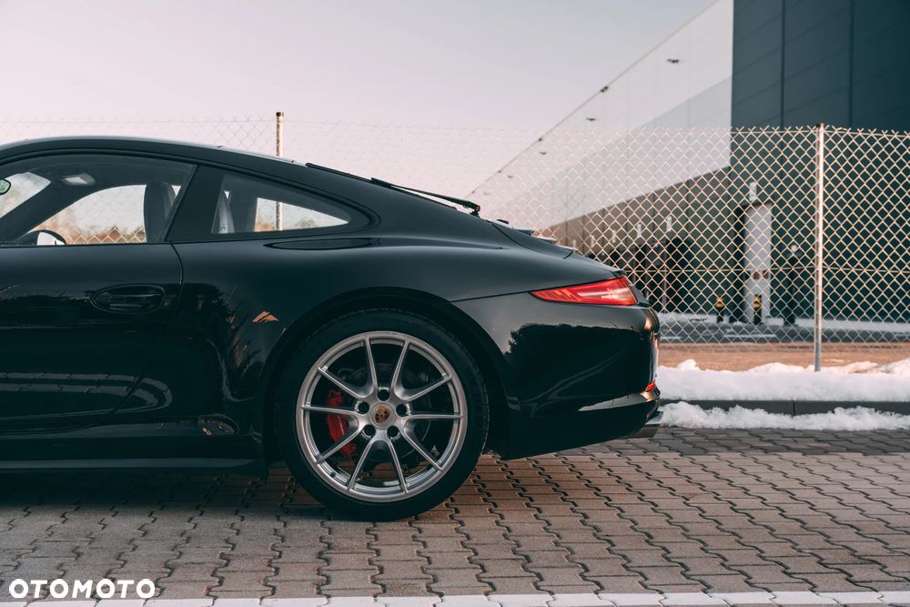 Porsche 911 Carrera 4S - 12