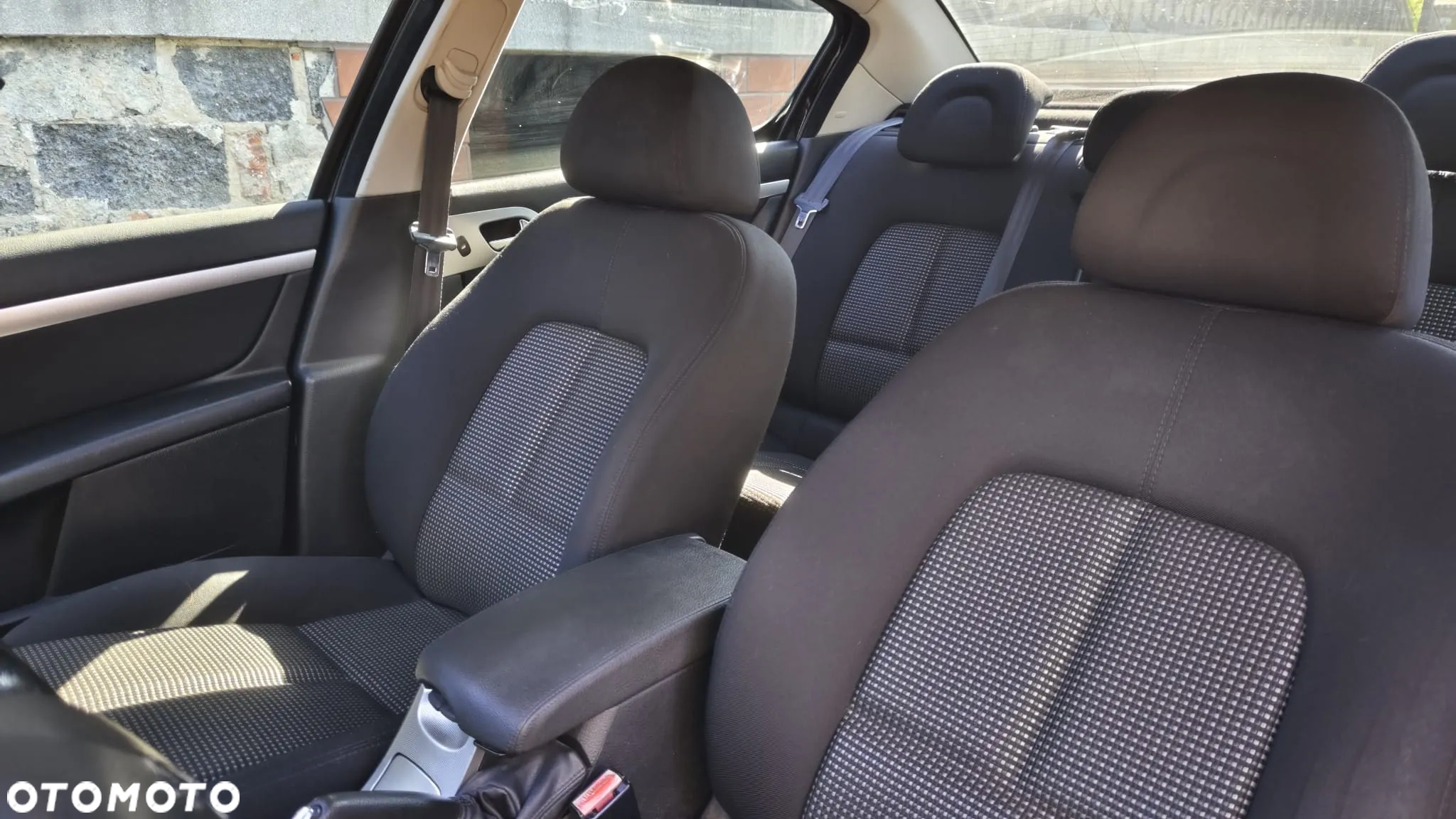 Peugeot 407 1.6 HDi Presence - 12