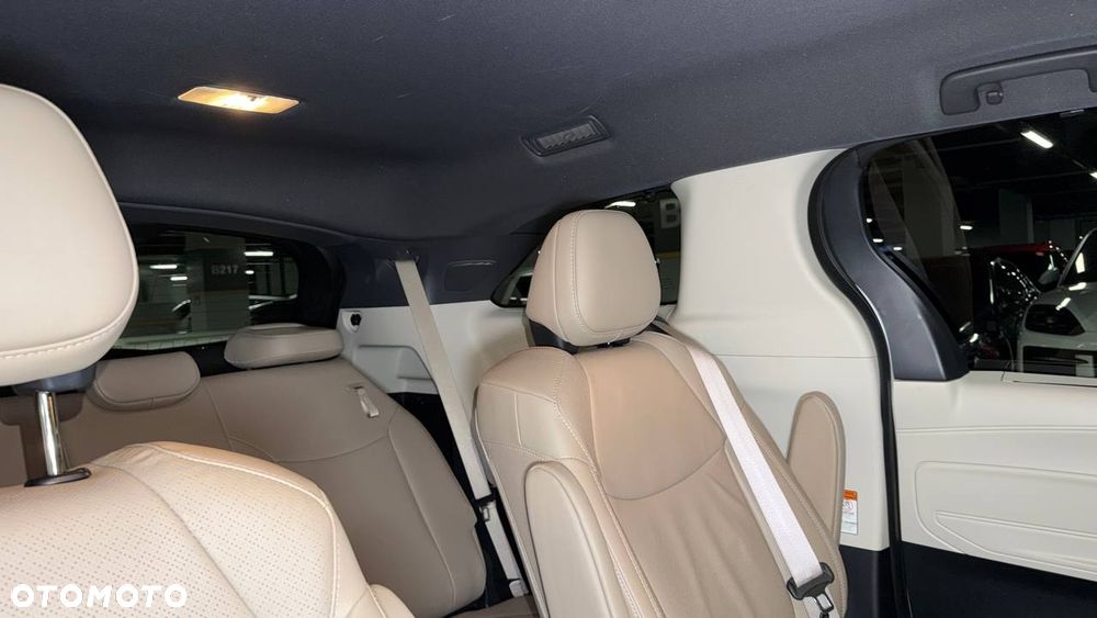 Toyota Sienna - 32