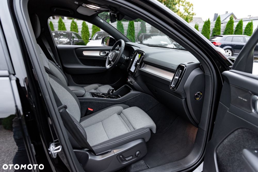 Volvo XC 40 B4 B DKG Ultimate Dark - 24