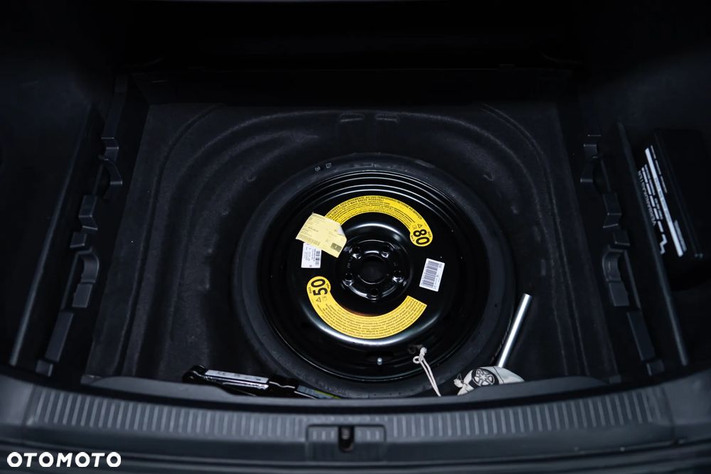 Volkswagen Golf 1.6 TDI SCR Comfortline - 29