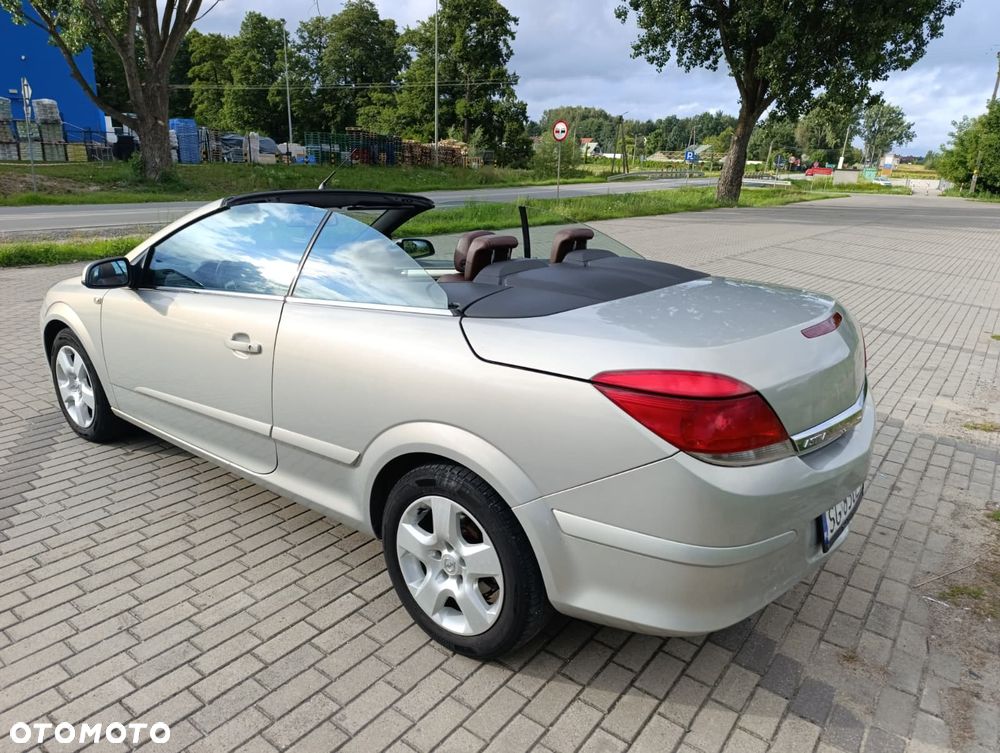 Opel Astra 2.0 T Cosmo - 9