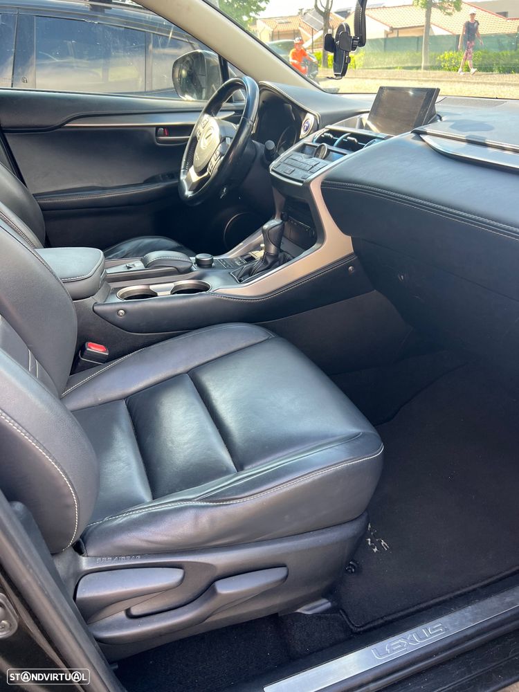 Lexus NX 300h Executive - 13