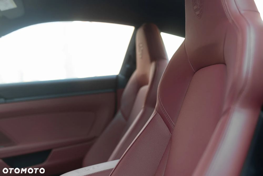 Porsche 911 Carrera GTS - 17