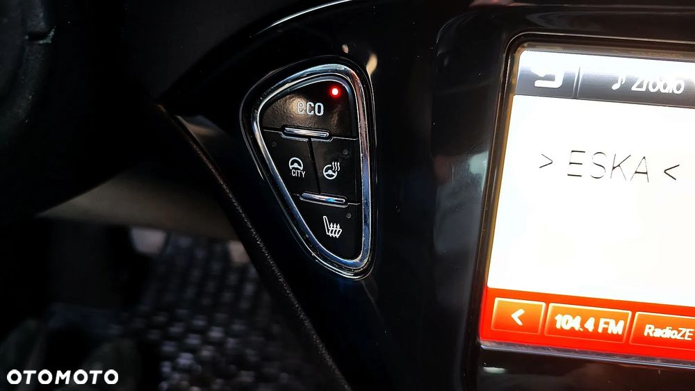 Opel Corsa 1.4 16V Edition - 14