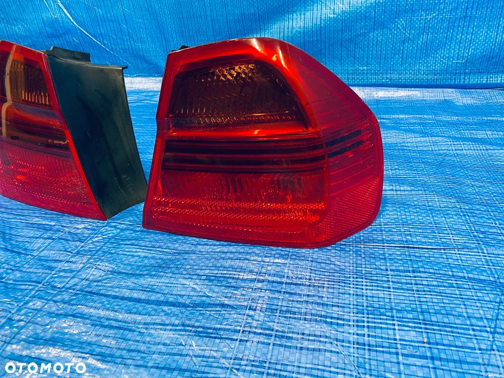 LAMPY LAMPA W BŁOTNIK LEWA PRAWA TYLNA LEWY PRAWY TYŁ BMW E90 SEDAN 07R ; 6937457 ; 6937458 EUROPA ORYGINAŁ - 4