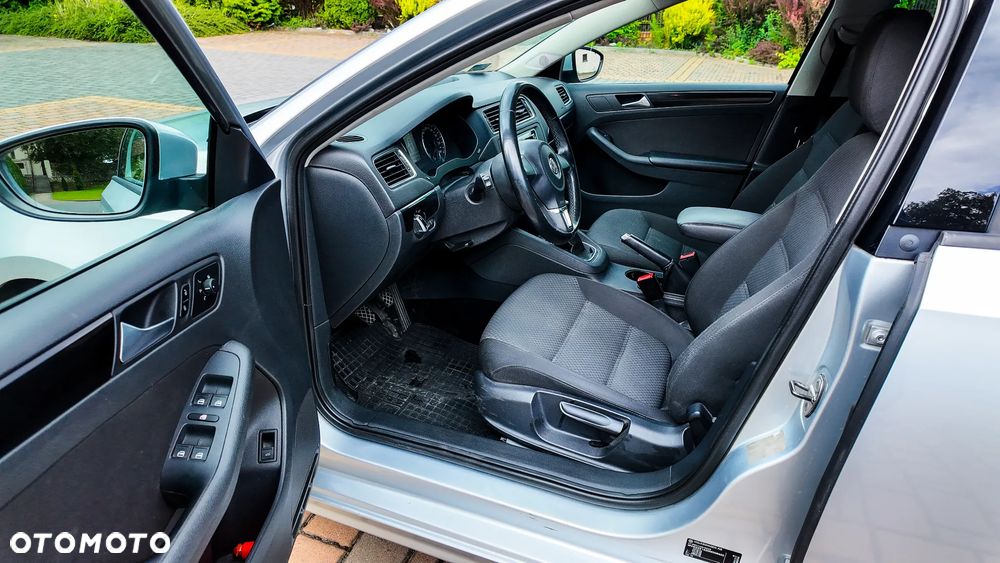 Volkswagen Jetta 1.6 TDI Highline - 14