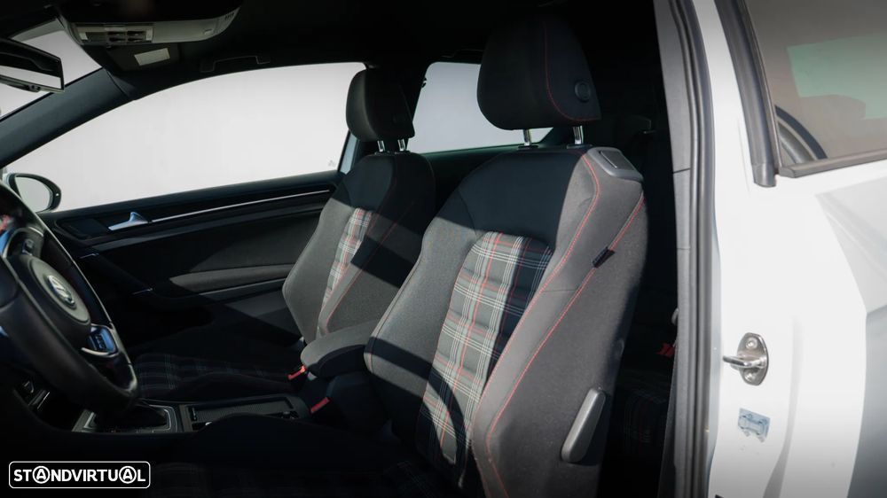 VW Golf 2.0 TSi GTi DSG Performance - 19