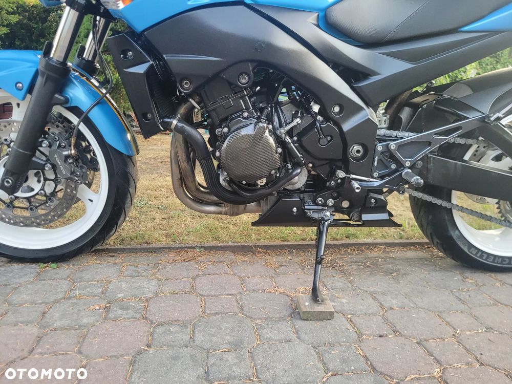 Suzuki GSR - 22