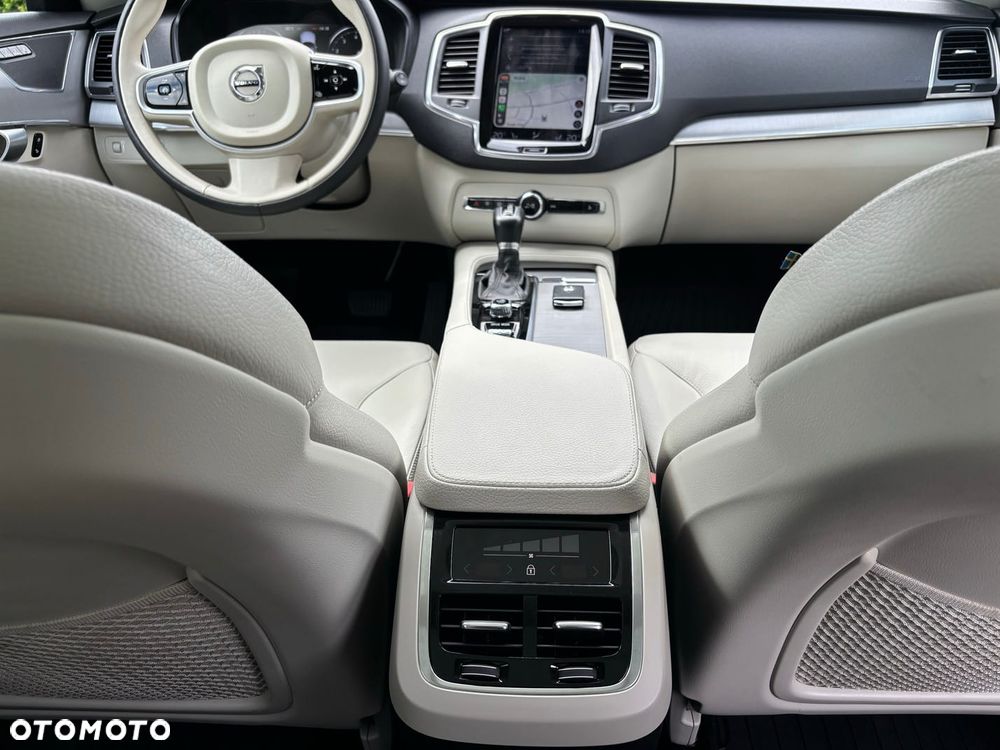 Volvo XC 90 - 22