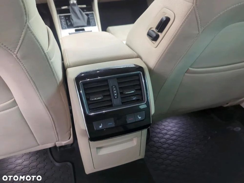 Skoda Superb 2.0 TDI SCR 4x4 Style DSG - 8