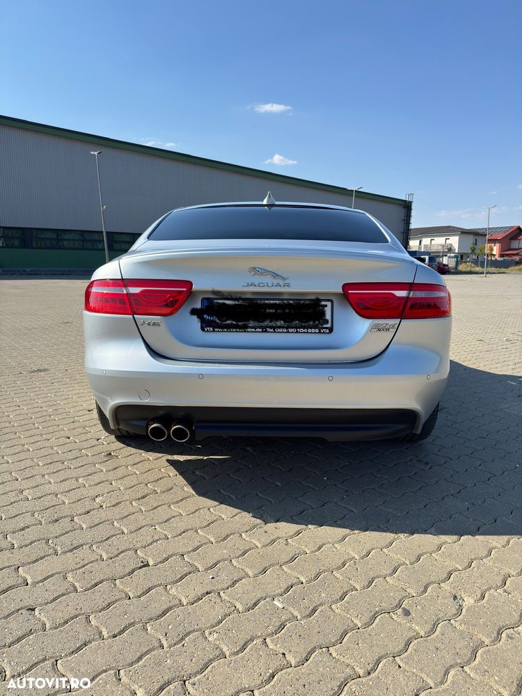 Jaguar XE 2.0 AWD R-Sport - 3