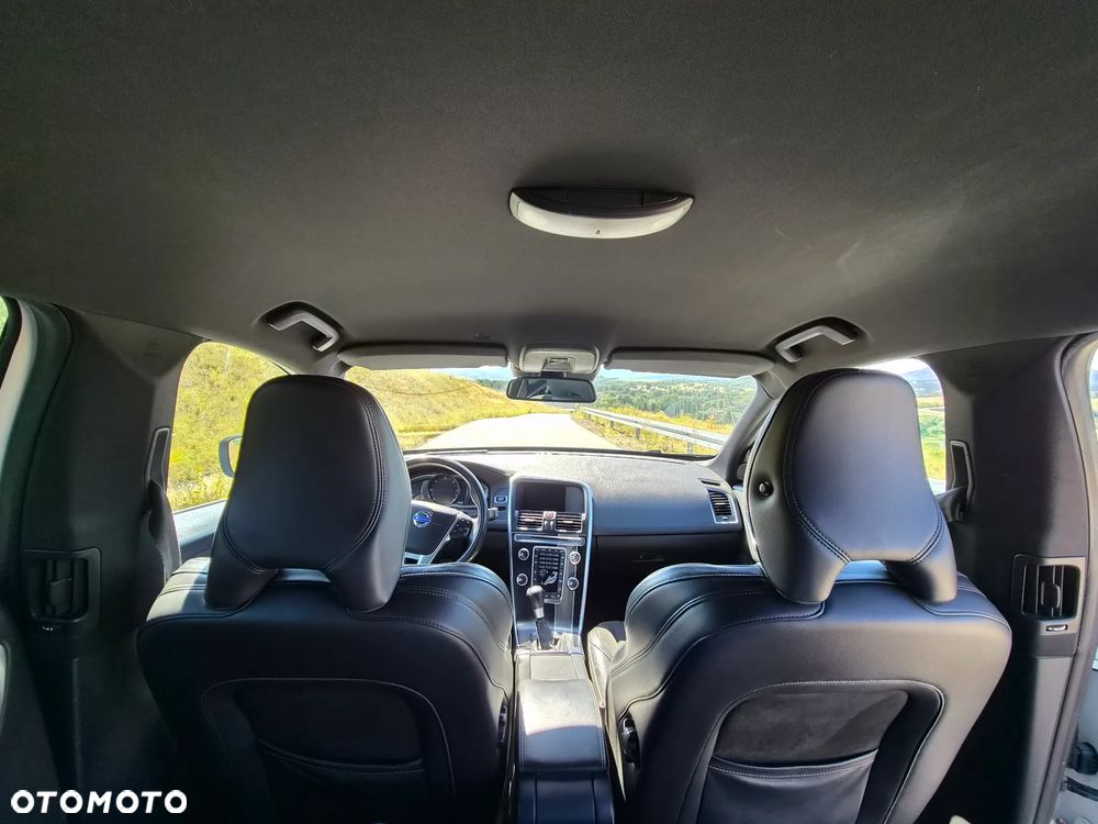 Volvo XC 60 D4 AWD R-Design Momentum - 13