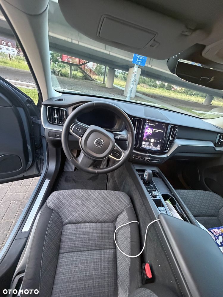 Volvo XC 60 B4 D Essential - 11