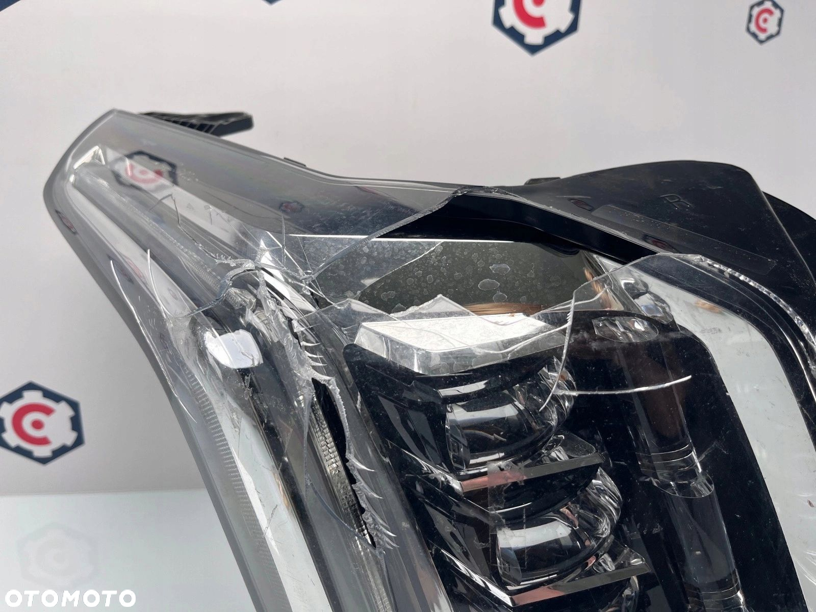 LAMPA PRAWA PRZÓD CADILLAC ESCALADE IV FULL LED - 2