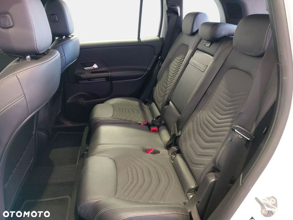 Mercedes-Benz GLB - 16