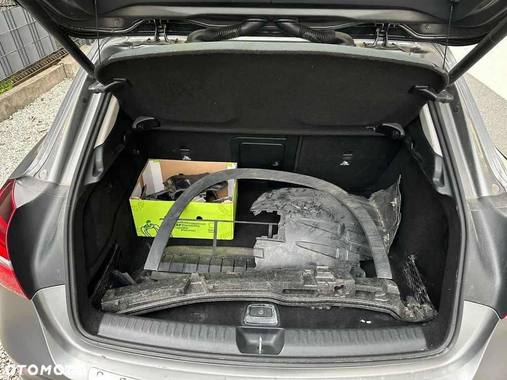 Mercedes-Benz GLA 200 7G-DCT - 36