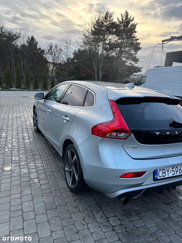 Volvo V40 D2 R Design - 9