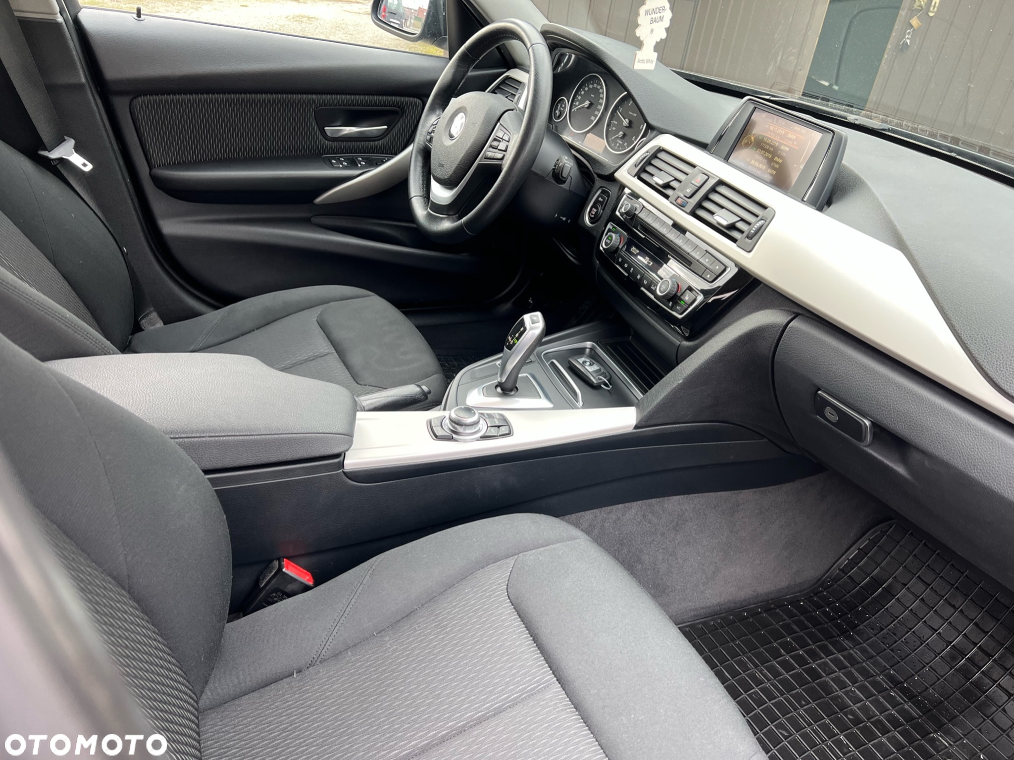 BMW Seria 3 320d Touring - 25