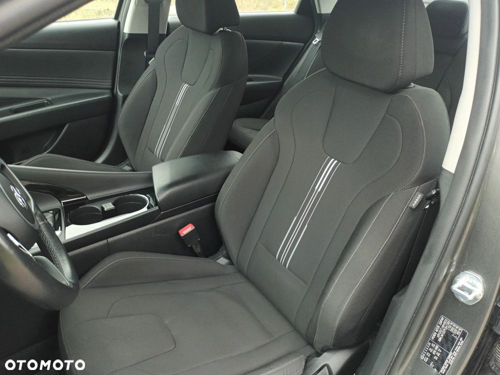Hyundai Elantra 1.6 Smart CVT - 32
