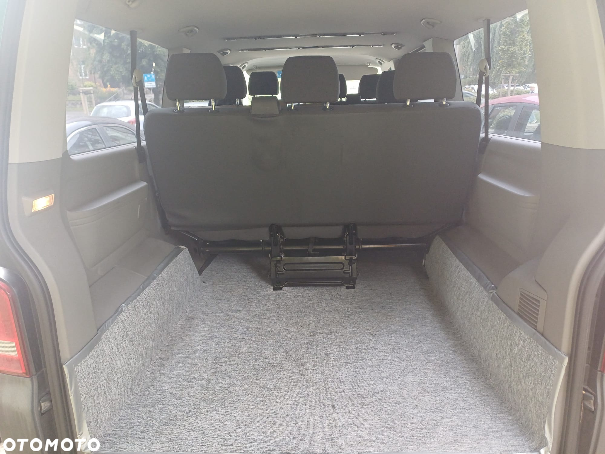 Volkswagen Caravelle - 12