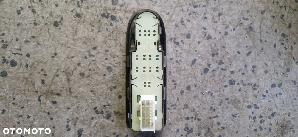 CITROEN C3 II PRZEŁĄCZNIK SZYB 96647495XT - 2