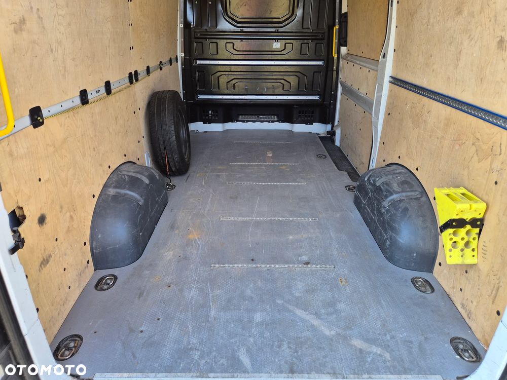 Volkswagen Crafter - 13