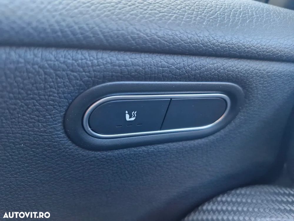 Mercedes-Benz A 200 MHEV 7G-DCT Sedan - 9