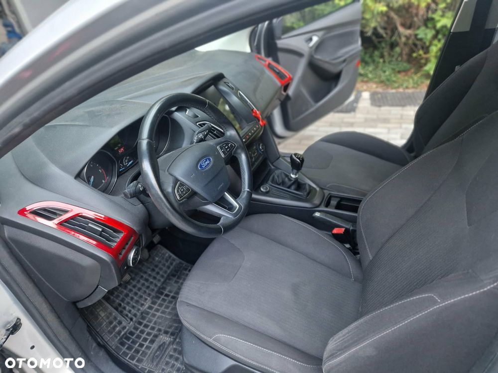 Ford Focus 1.5 TDCi SYNC Edition - 9
