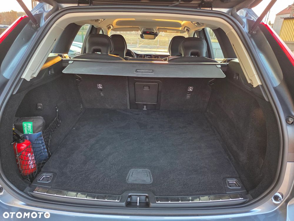 Volvo XC 60 T4 Momentum - 11