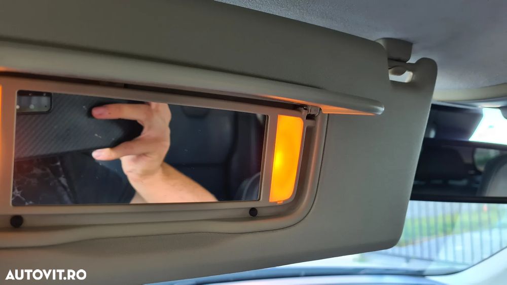 Volvo XC 60 D5AWD Ocean Race - 31