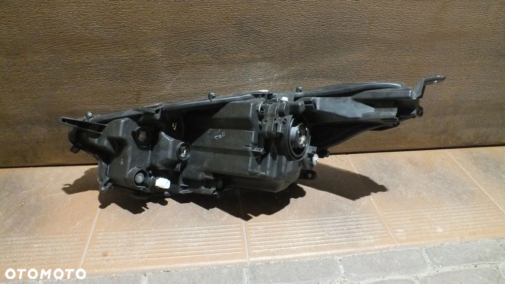 Lampa przednia prawa Toyota Yaris IV - 6