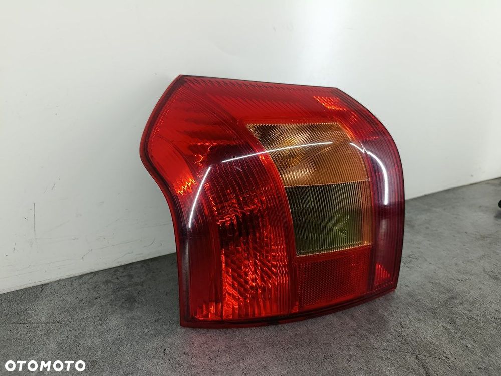 LAMPA TYLNA LEWA TOYOTA COROLLA E12  KOITO HATCHBACK - 2