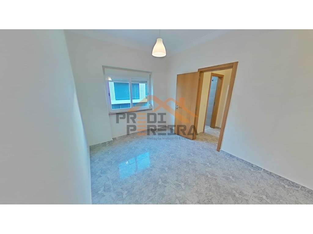 Situado junto do metro de Odivelas. Apartamento T2. - Grande imagem: 5/21