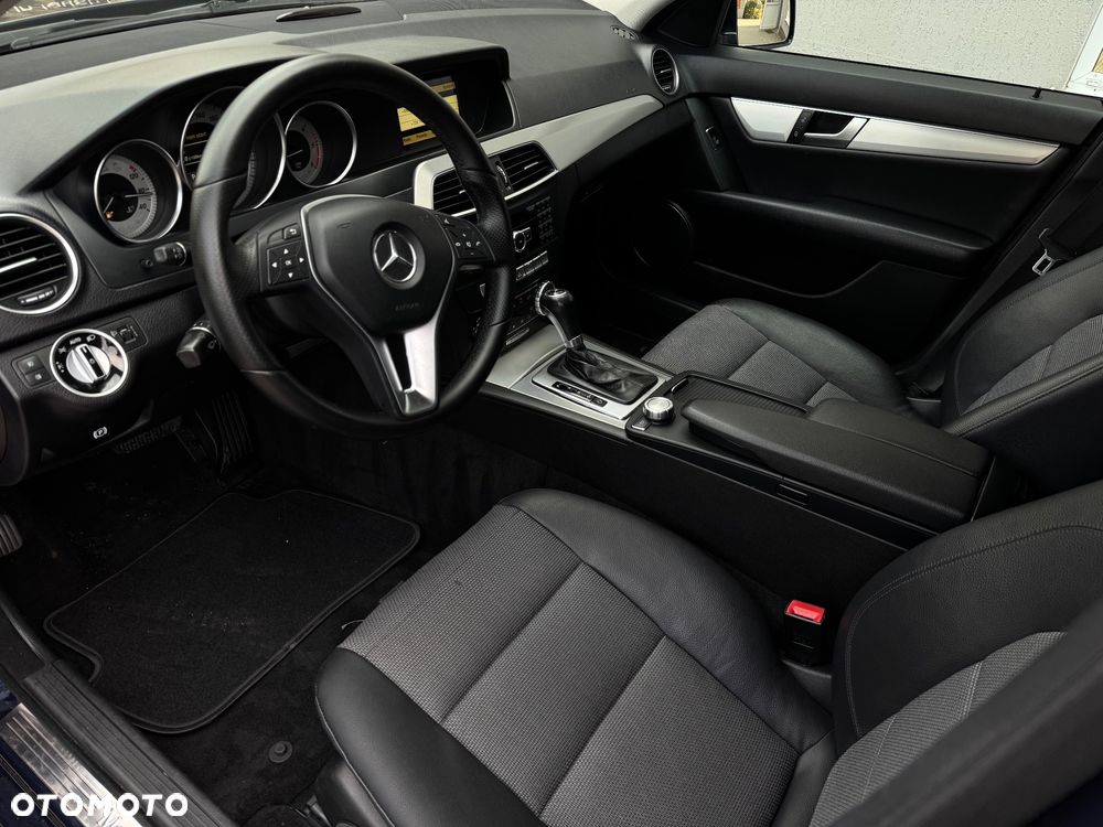 Mercedes-Benz Klasa C 220 CDI DPF Automatik Avantgarde - 23