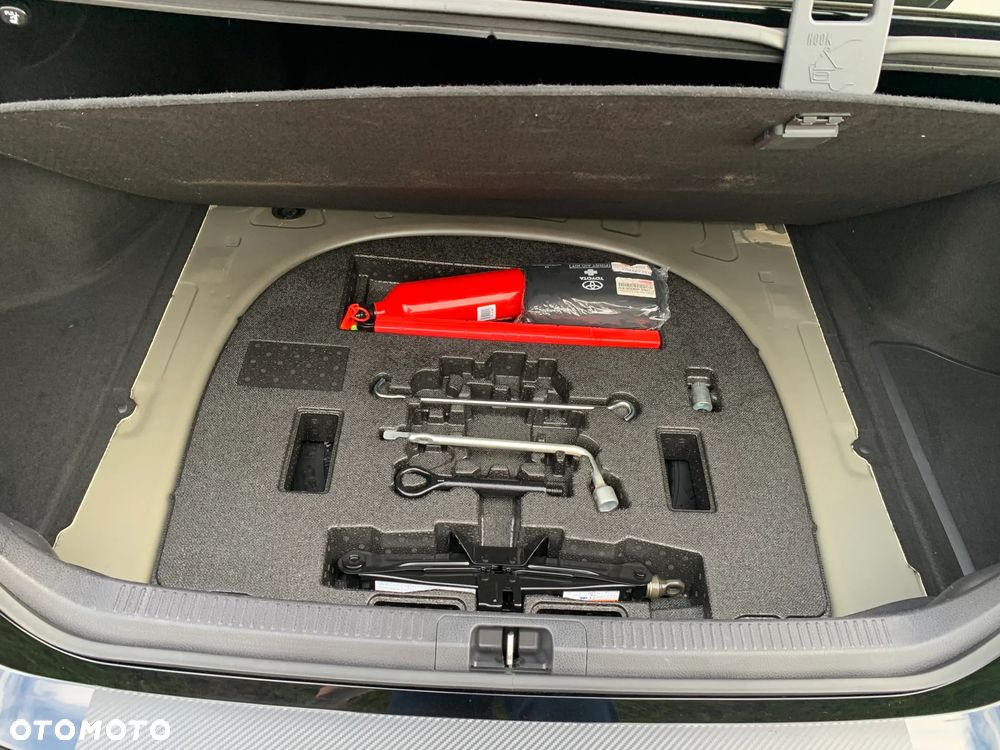 Toyota Camry 2.5 Hybrid Comfort CVT - 26