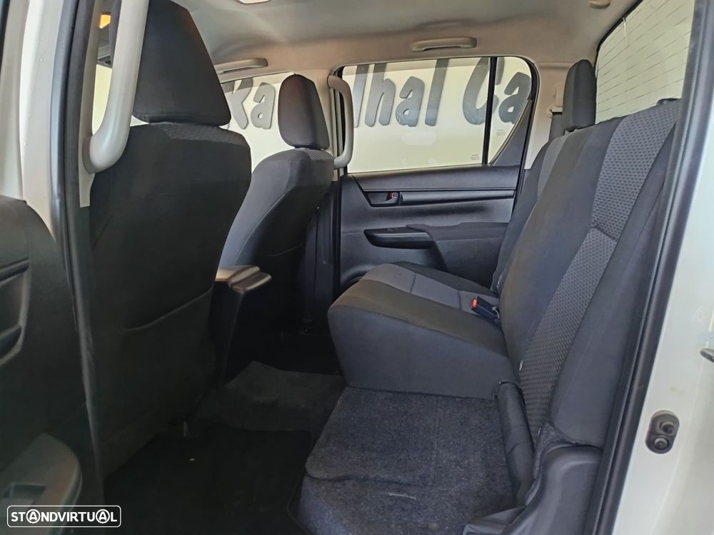 Toyota Hilux 2.4 D-4D 4WD CD CM - 23