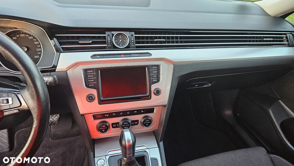 Volkswagen Passat 2.0 TDI BMT Comfortline DSG - 16