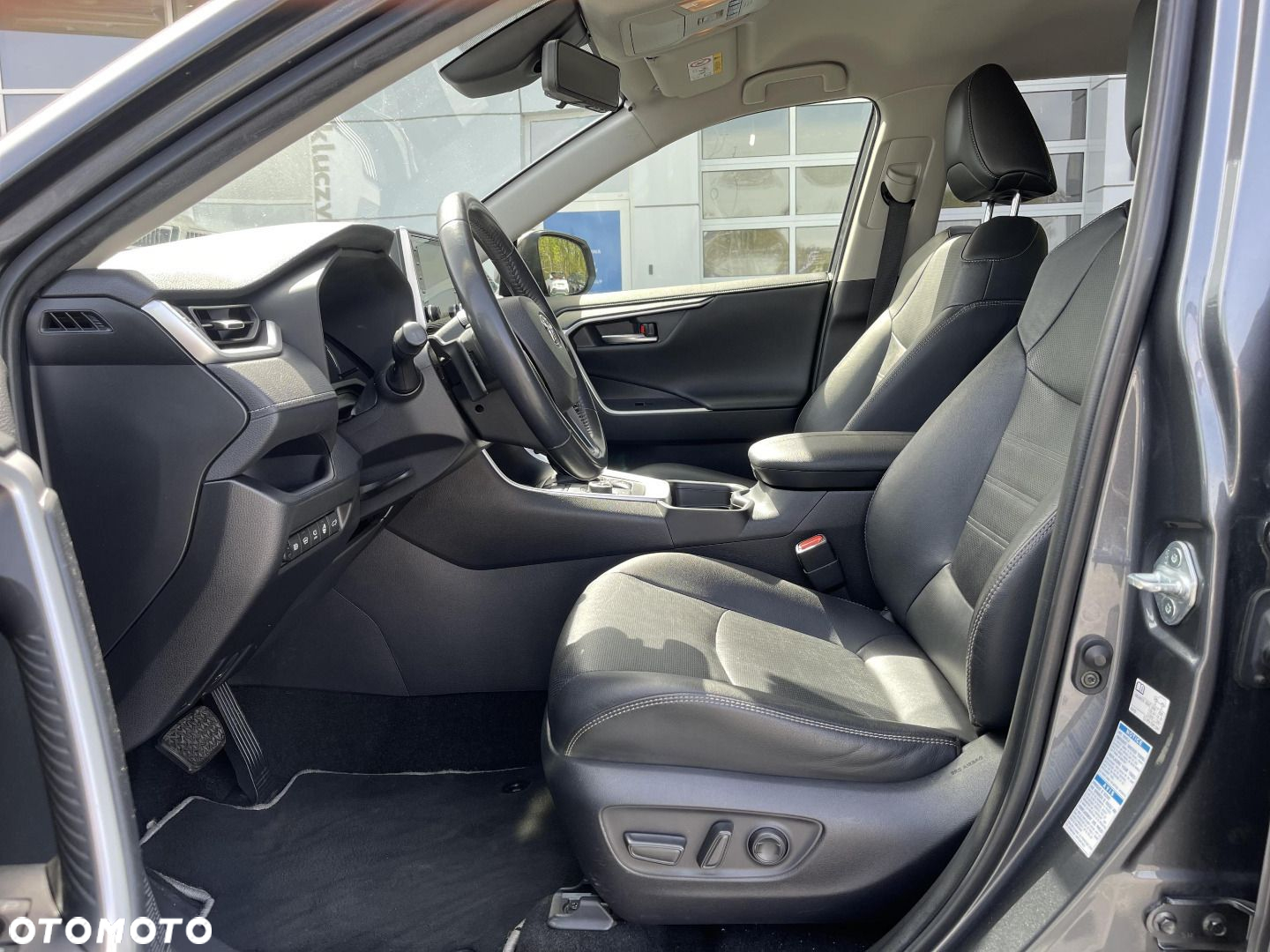 Toyota RAV4 - 8