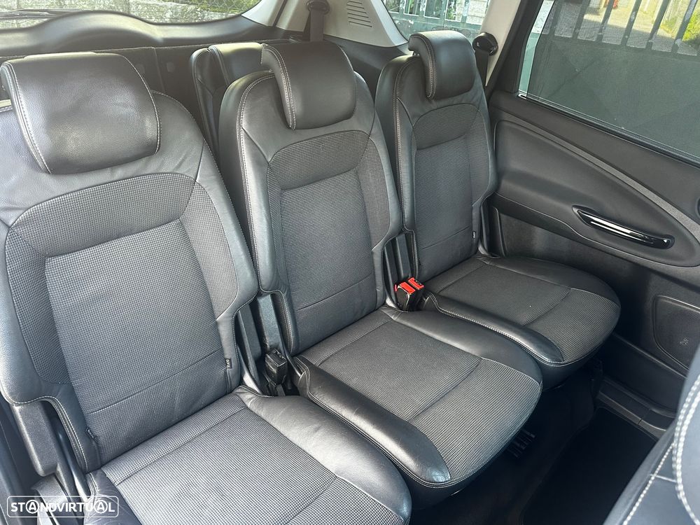 Ford S-Max 2.0 TDCi Titanium 7L - 36