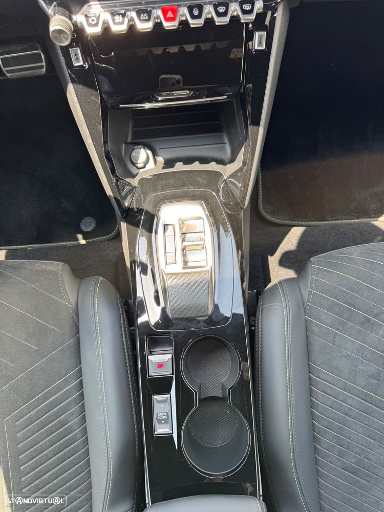 Peugeot e-2008 54 kWh GT - 31