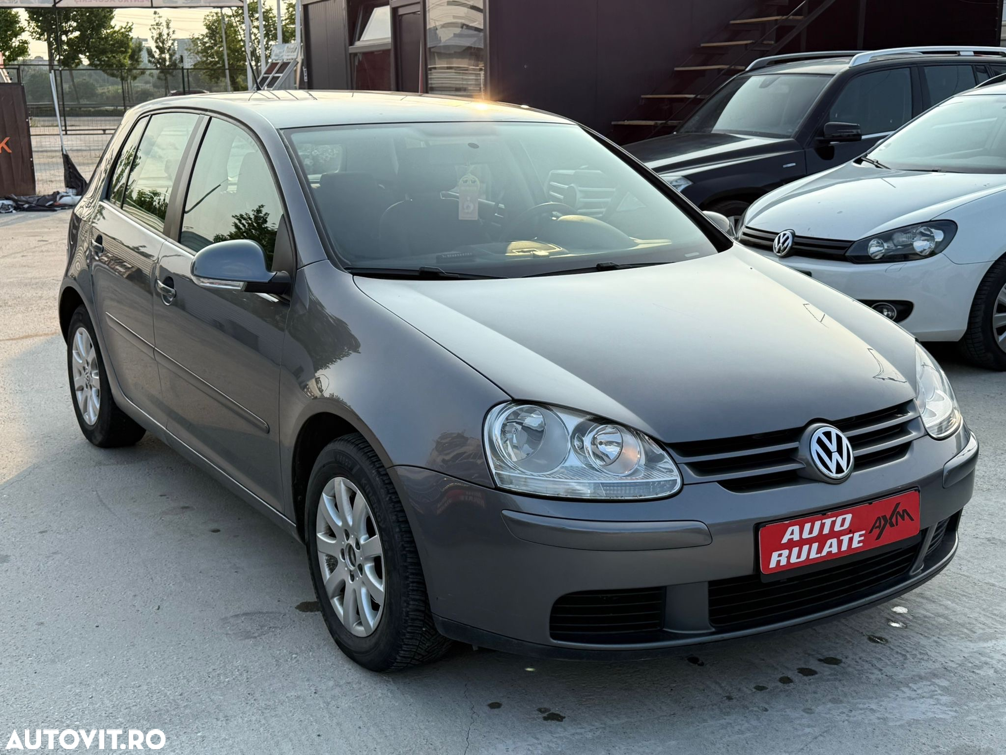 Volkswagen Golf - 2