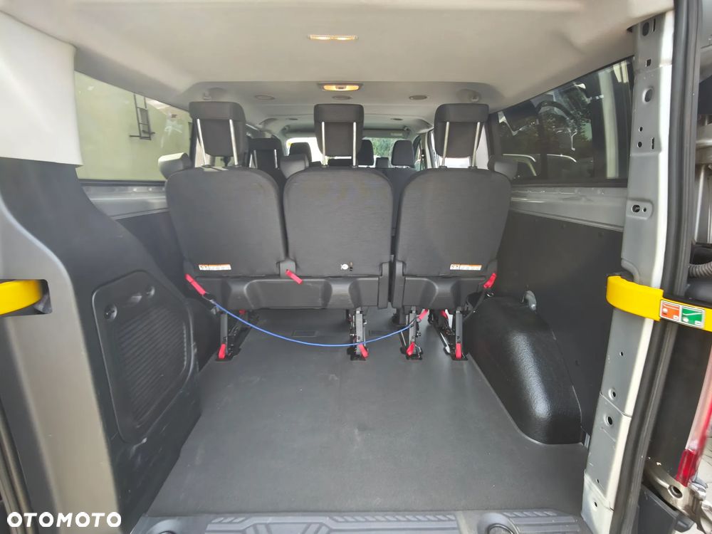 Ford Tourneo Custom - 37