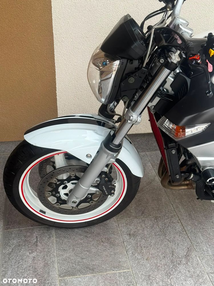 Suzuki GSR - 18