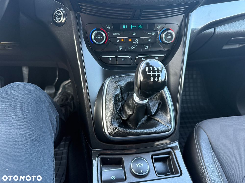 Ford Kuga 1.5 EcoBoost 2x4 Titanium - 25